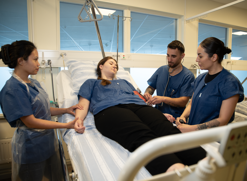 Bild på studenter under en övning på KLC